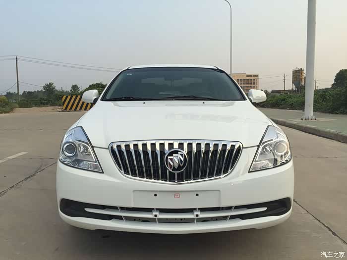 武汉转让一手2015款自动经典版白色别克凯越一台