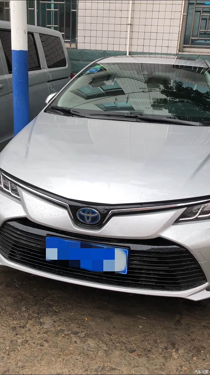 求19款新款卡罗拉银色实车照片