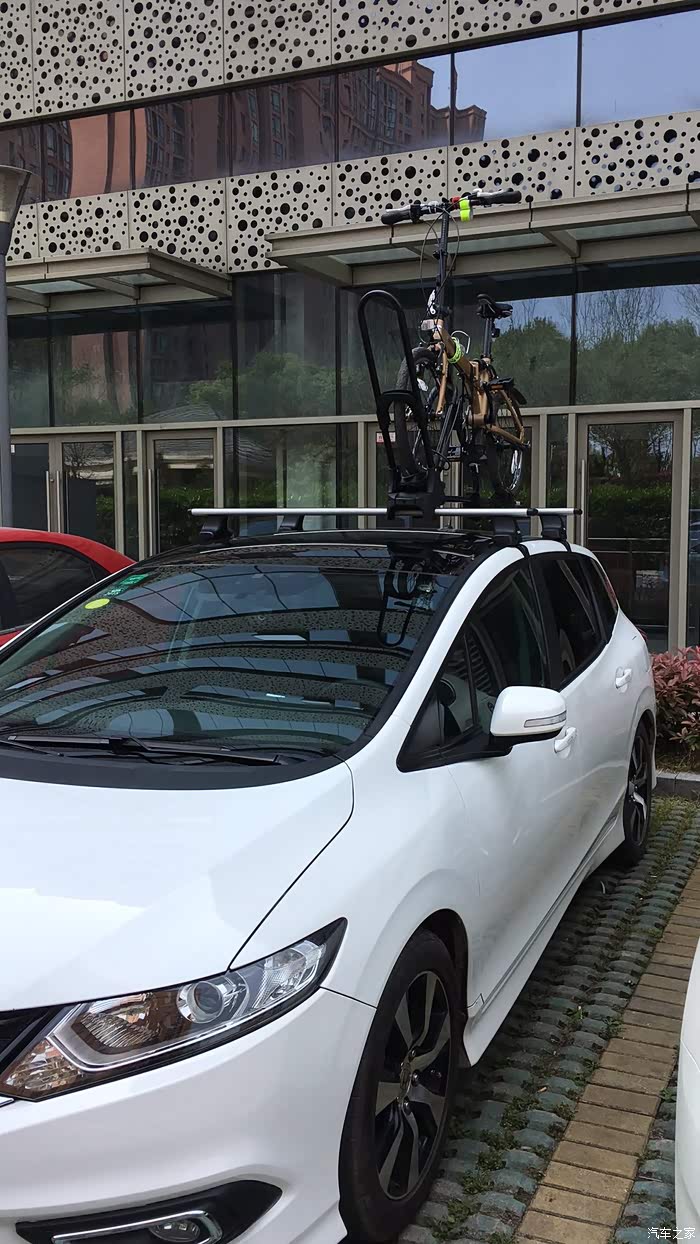 本田杰德车顶加装行李箱问题有改装过的么效果咋样啊