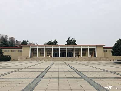 蜀山烈士陵园位于 合肥 西郊风景区大蜀 山东 麓,占地约18万平方米,是