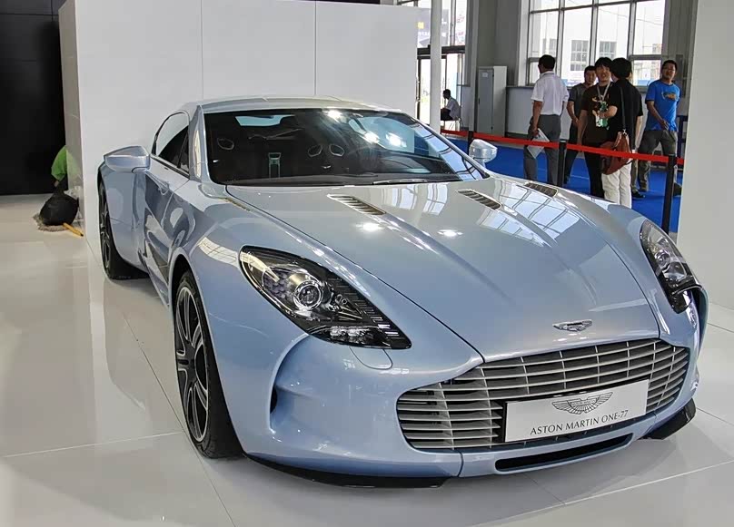 流体美学英伦超跑阿斯顿马丁