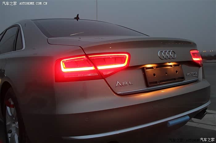 奥迪a8l贯穿式尾灯太喜欢了