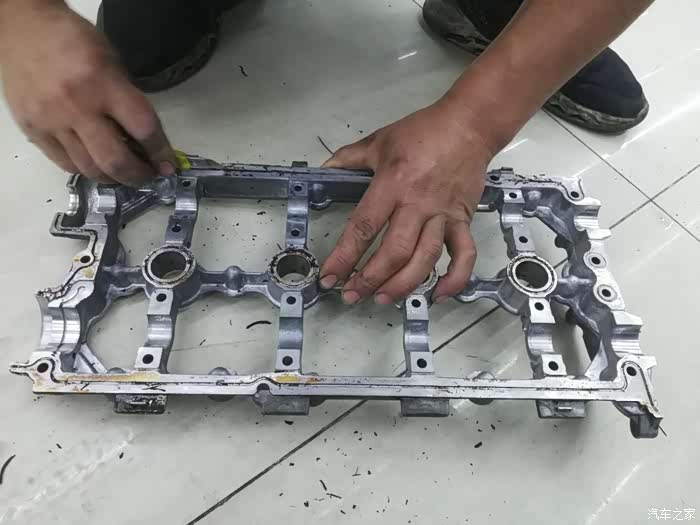 奥迪a6大修发动机治理烧机油抖动两大问题