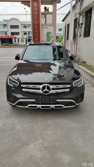 2021款奔驰glc 260l动感型石墨灰前脸小改.自己喜欢