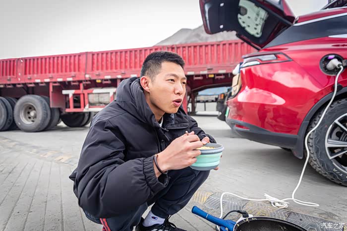邱老板生活记国庆堵车不再怕唐在无人区煮一份面让人羡慕死