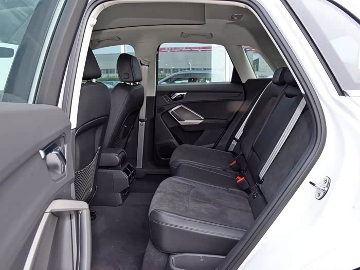 2454 | 回复: 22 奥迪q3论坛 经历漫长看车最终选择了白色q3,没有最好