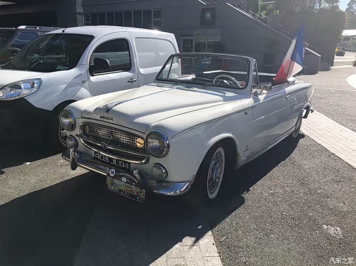 标致老车403国外汽车文化真浓厚