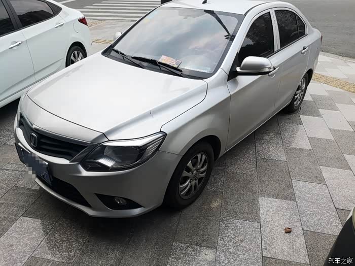 【四川长安家族】经典车型悦翔v3外观写真