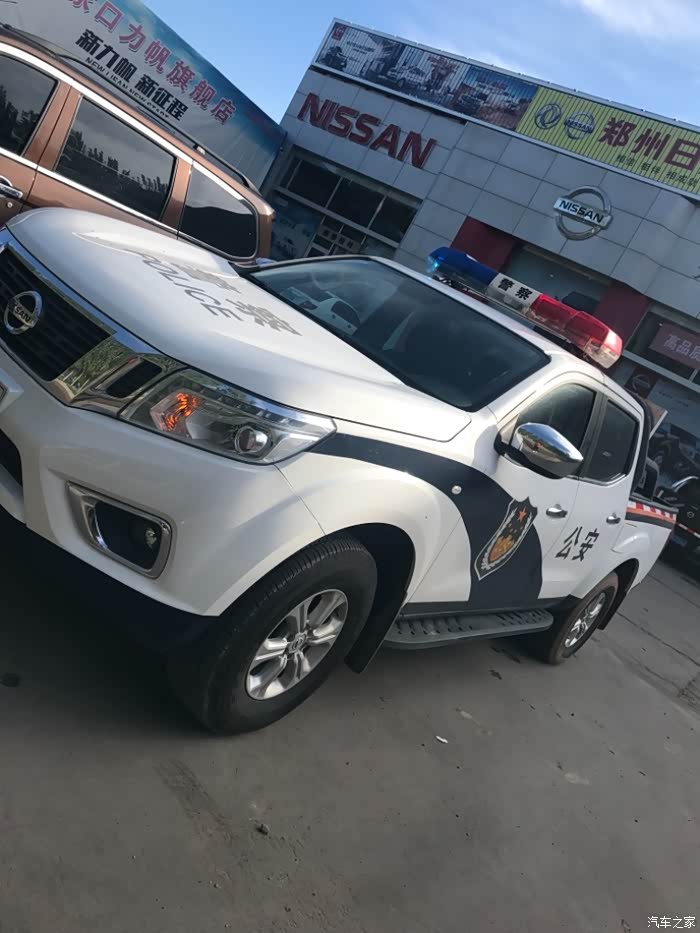 警车纳瓦拉挺厉害