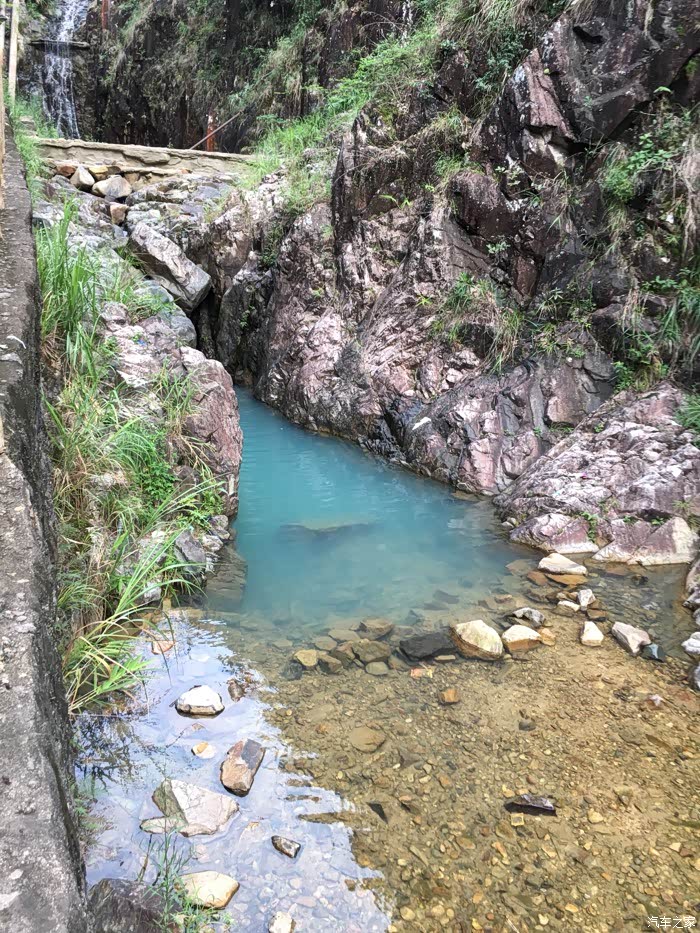 普宁摩天石风景区兰花谷