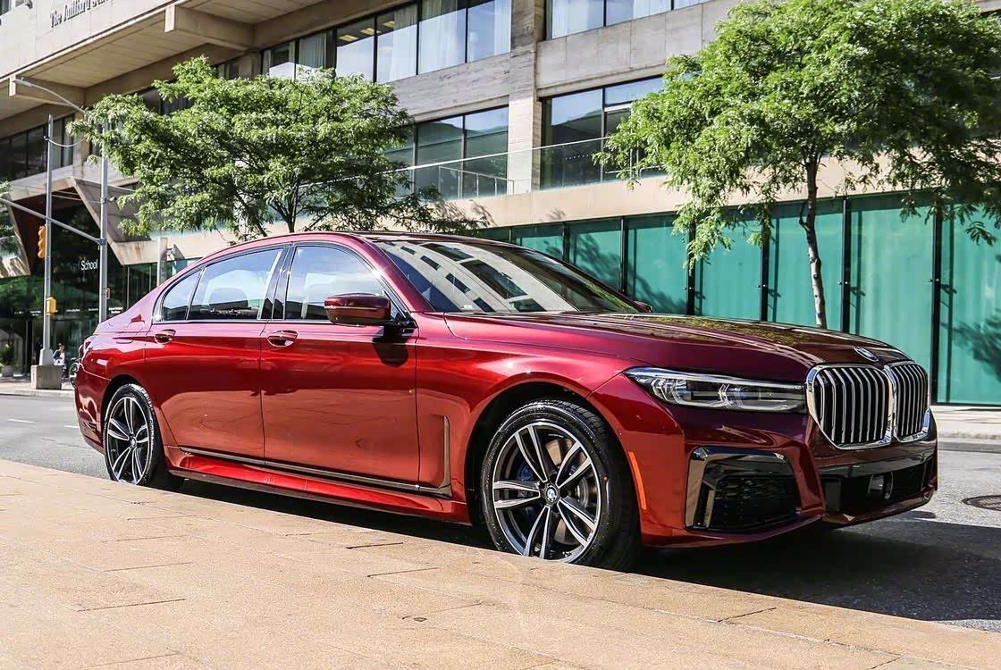 780 | 回复: 0 宝马7系论坛 这个红色真的超级亮眼,非常有气质,这就是