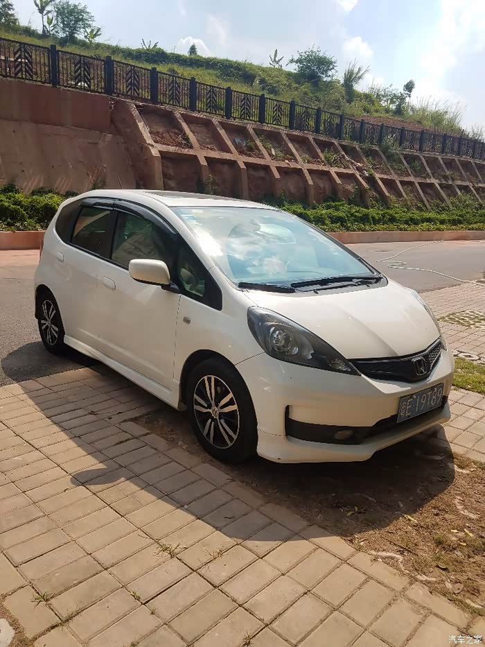 二代飞度1.5自动豪华版能卖多少啊