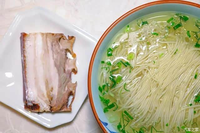 一大早起来,赶一碗热气腾腾的头汤面,再开启一天的行程,这才算圆满.