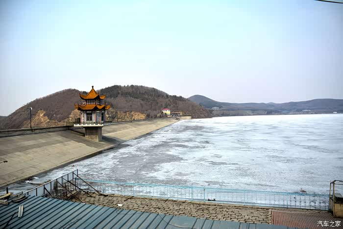 智能的vv6与朋友远途行驶红星水库