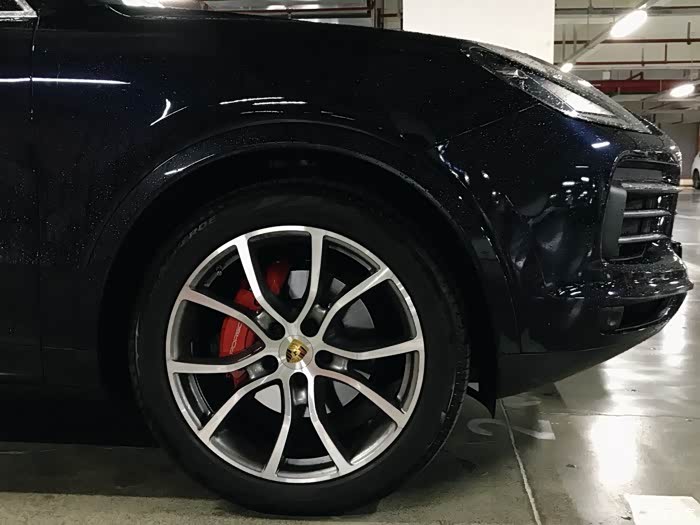 新卡宴月光蓝提车作业21寸花瓣轮毂红色卡钳