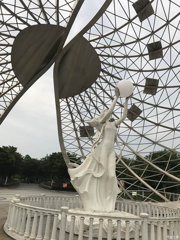 进门就是一个蚌埠地标珍珠女神