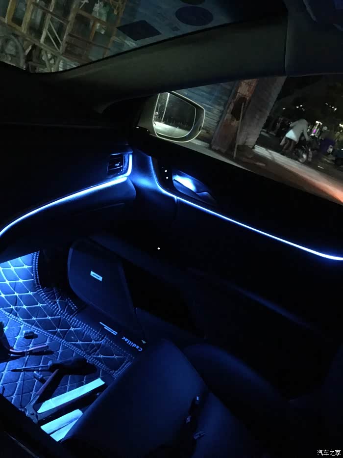 去年加装的凯迪拉克单色氛围灯实在太暗了,改64色会亮一点吗?