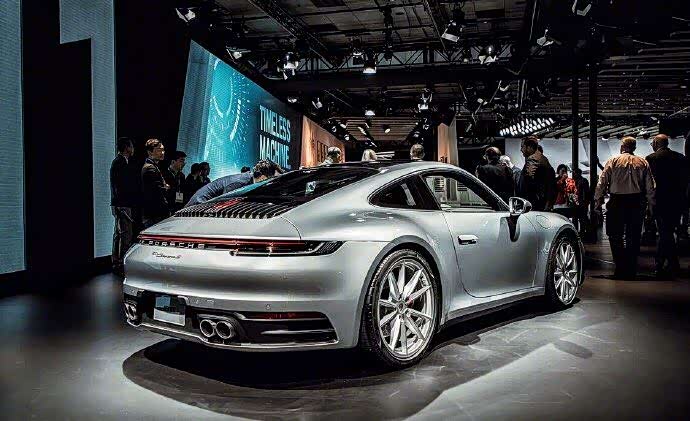 保时捷911,银色的看着很优雅啊