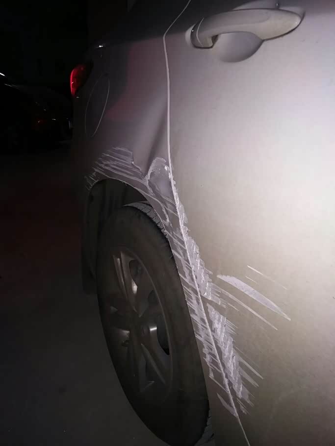 出库刮到能不能报车损险?