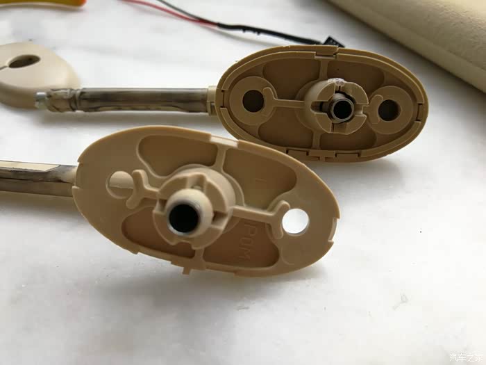 【图】自己动手系列之十二～更换遮阳板转轴_荣威750论坛_汽车之家