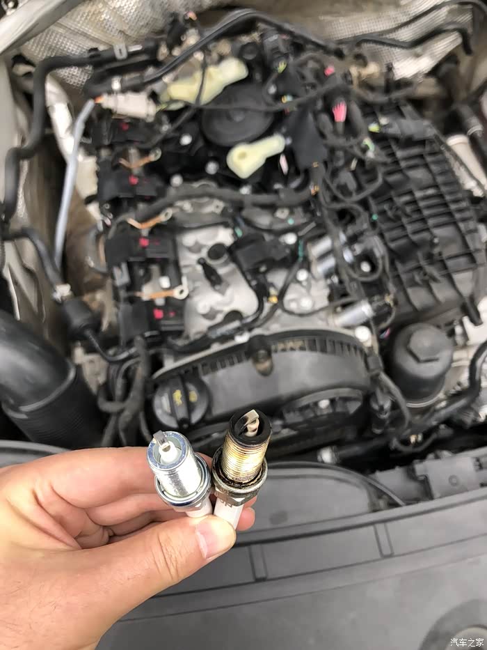自己动手丰衣足食奥迪a4l更换火花塞作业