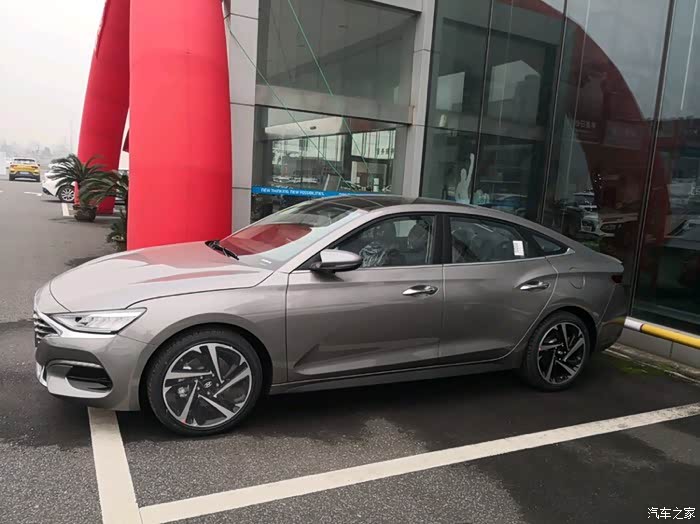 本人16号订雅致灰顶配,知道久能到,问买顶配兄弟,久提车