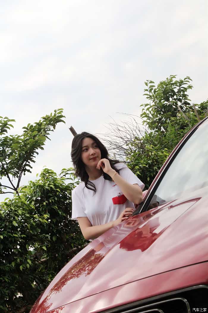 妹妹当车模休闲牛仔裤轻松一夏