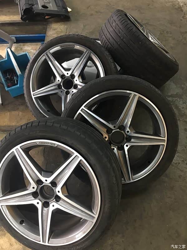 出奔驰c 18寸amg五幅轮毂 原车