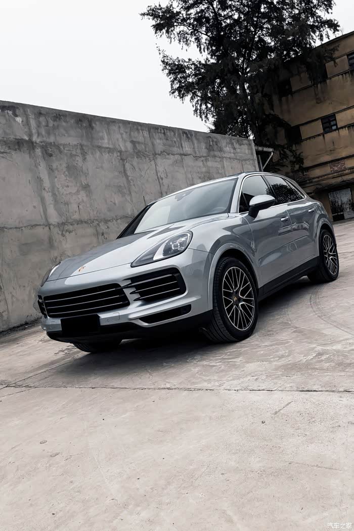 2020款白云石卡宴到底适合喷哪种颜色卡钳?