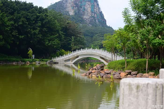 烈阳高照柳州鹿山公园秀美大自然