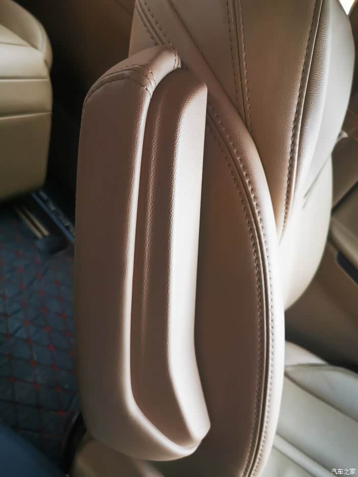 【图】谁能告知我一下,主驾驶座椅扶手怎么取下来,谢谢了_别克gl8论坛