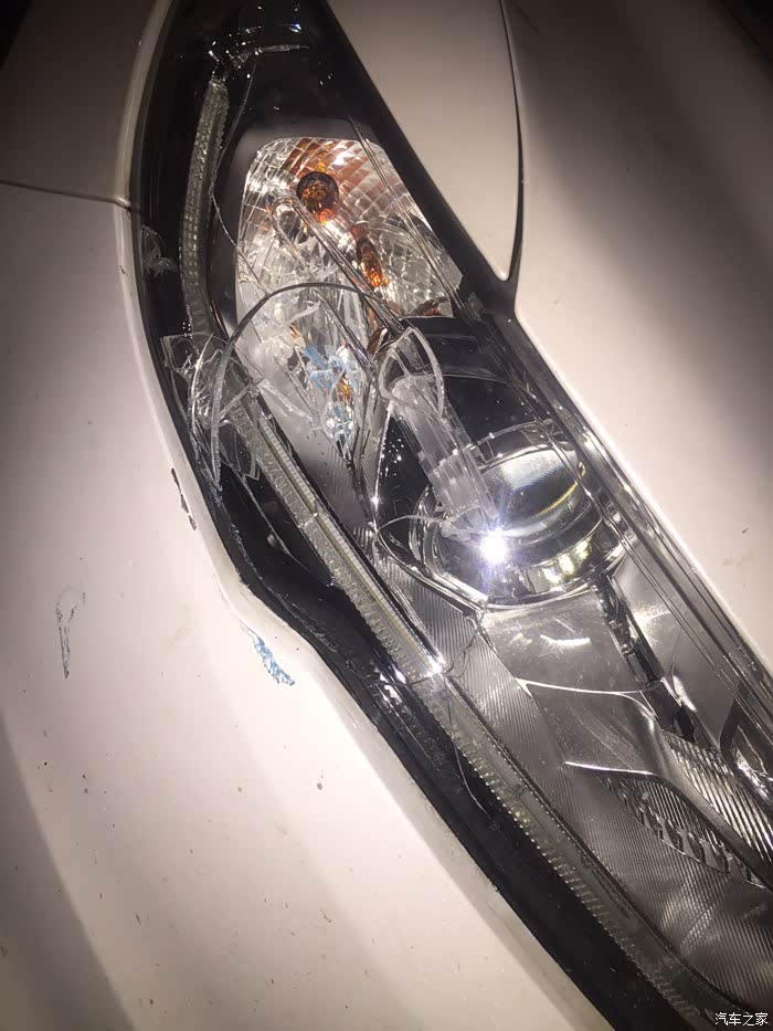 车灯破了,要修多少钱?