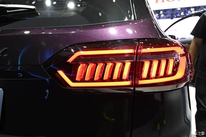 led尾灯在夜间的辨识度非常的高.