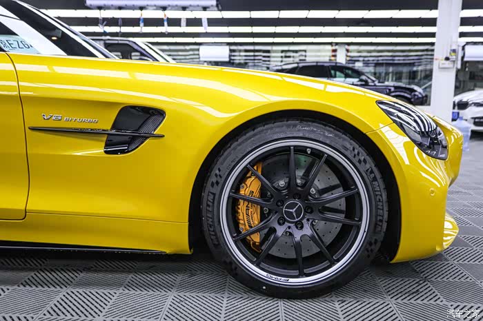 黄色暴力amg gt r难得一见 贴车衣!野蛮张狂一一北京一老郭