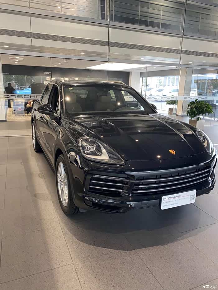 卡宴黑玉色提车作业