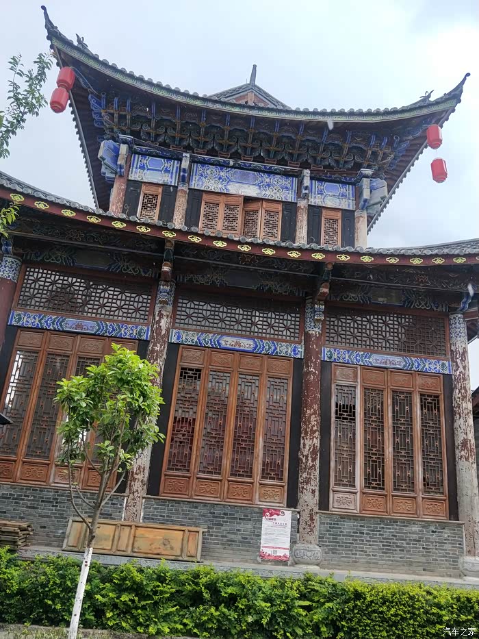 双古镇的休闲下午再遇心中的骚包红