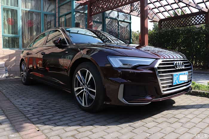 上海地区提2019款a6l45tfsi日珥红简单交作业附高清照片