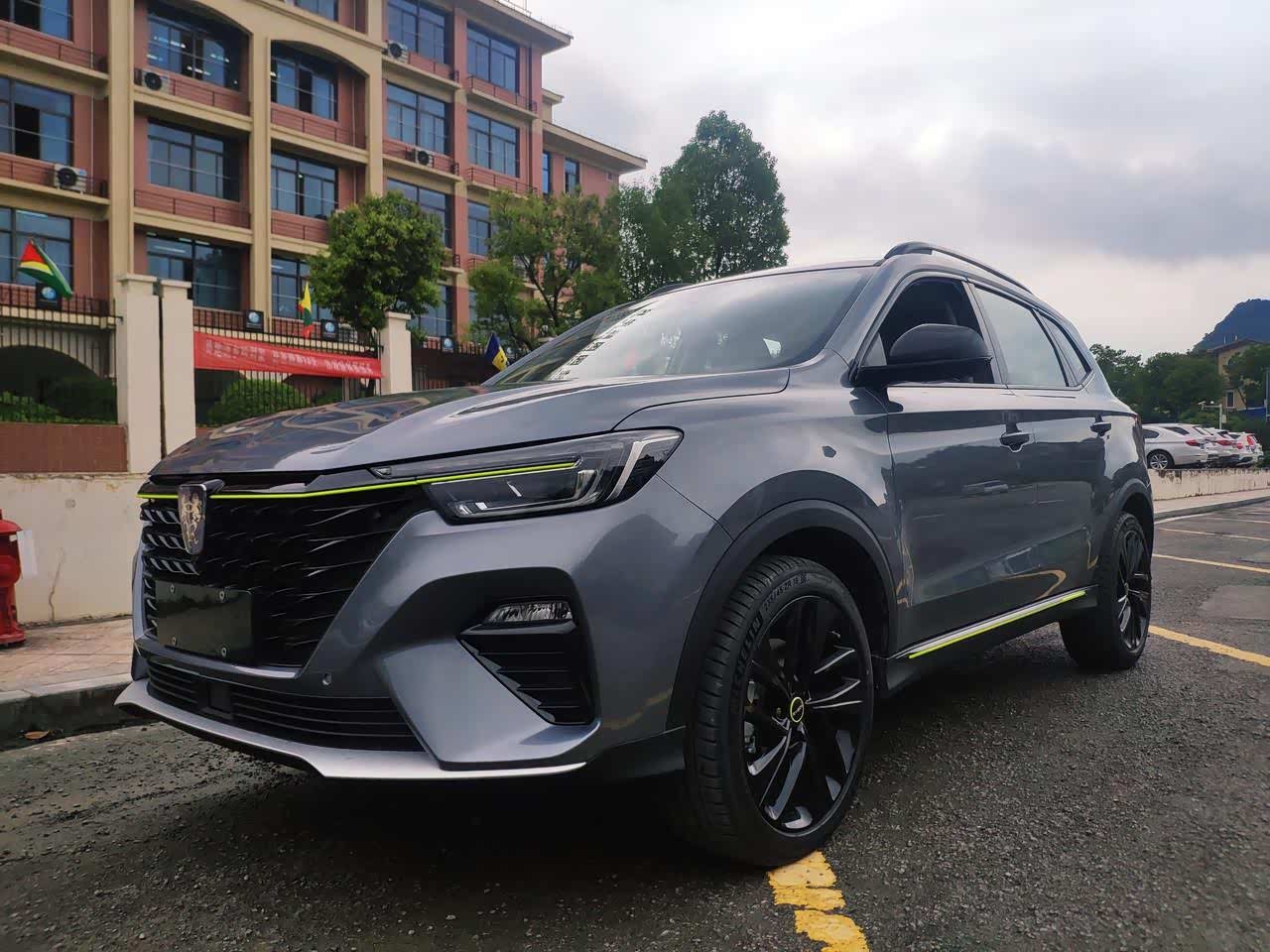 【图】荣威rx5plus,黑色轮毂看起来时尚又稳重_荣威rx5/rx5新能源论坛