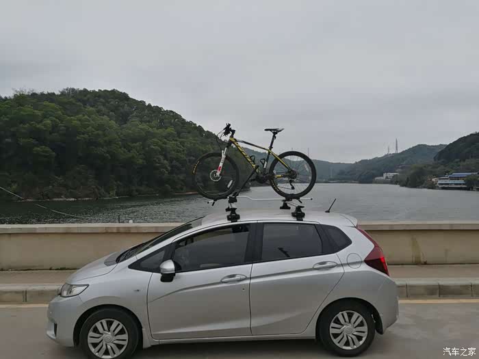 飞度旅行版增加车顶箱