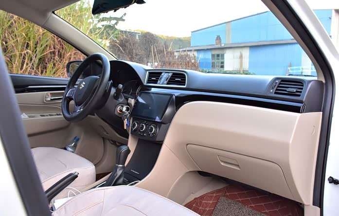 铃木启悦,内饰搭配合理,中控设计不错