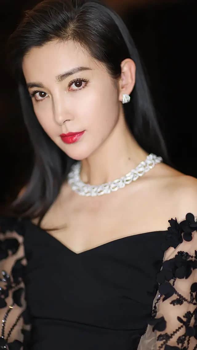 美女欣赏影视明星瓜子脸庞还是可以呀