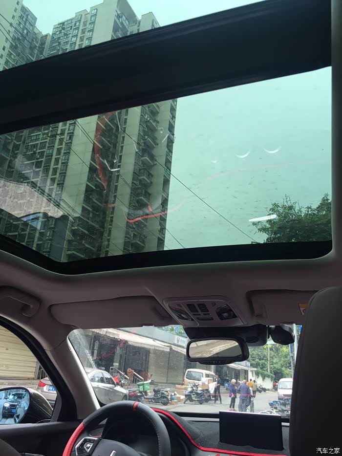 通透的全景天窗