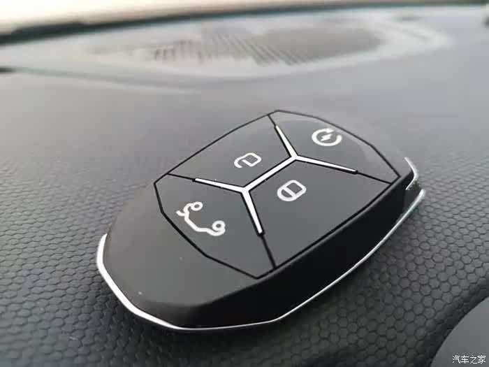 钥匙,就没有买钥匙壳,因为无钥匙进入,启动,平时放到口袋就好.