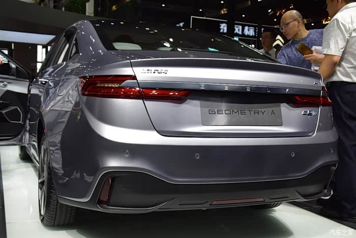 吉利几何果然很漂亮这电动车真的帅气