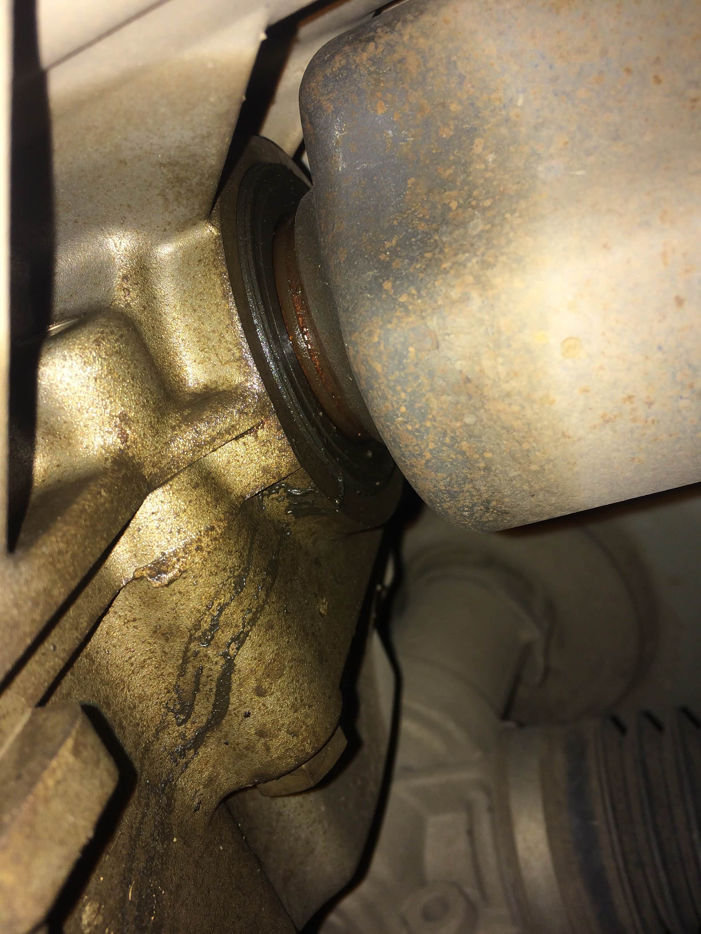 爱丽舍新车曲轴油封漏油