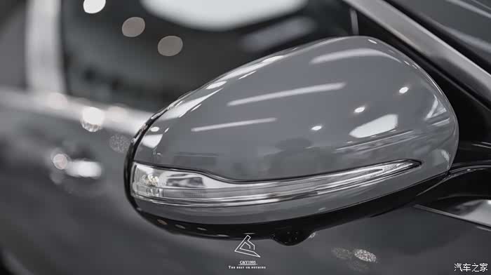 24岁的人生灰色西装奔驰迈巴赫s400