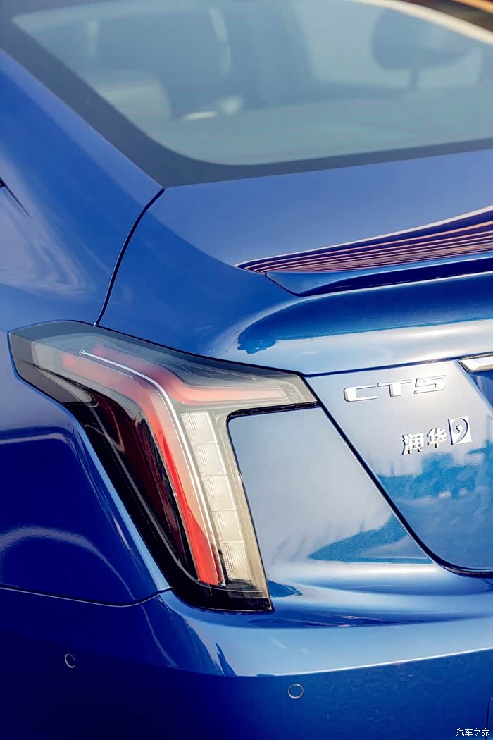 拍摄的第一组时尚大片 凯迪拉克ct5