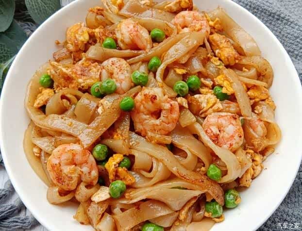 虾仁青豆炒河粉