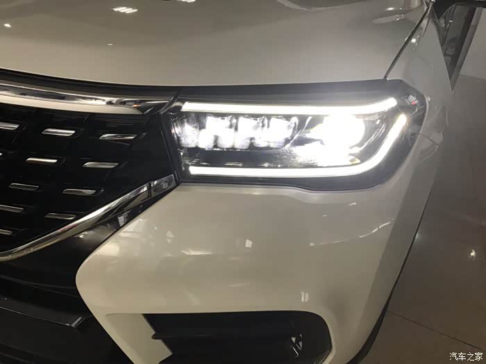 4s店小伙子说是矩阵式led大灯