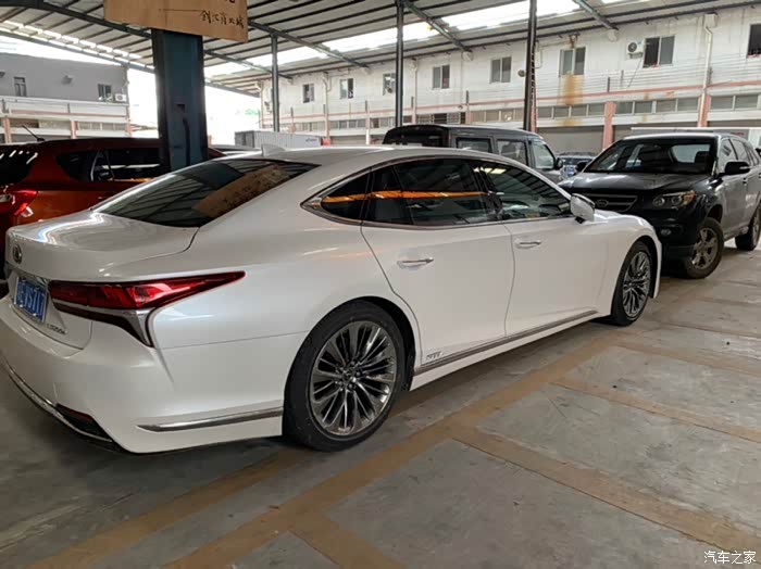 ls雷克萨斯行政版大家觉得白色好看吗